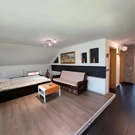 Countryside Agnes Sentjost nad Horjulom