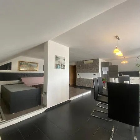 Countryside Agnes Sentjost nad Horjulom