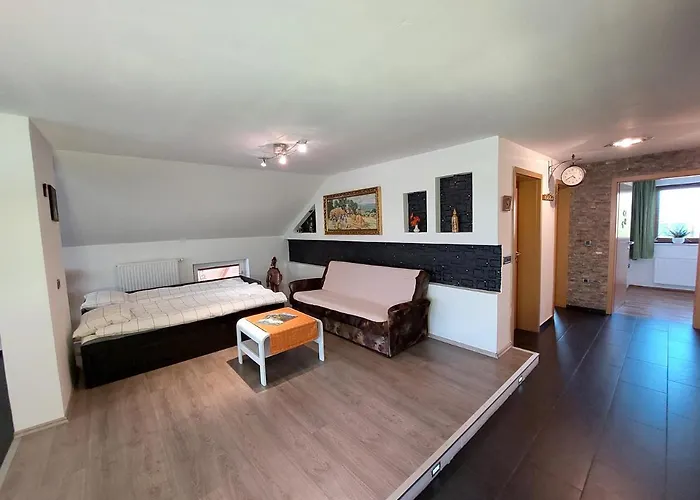 Countryside Agnes Sentjost nad Horjulom