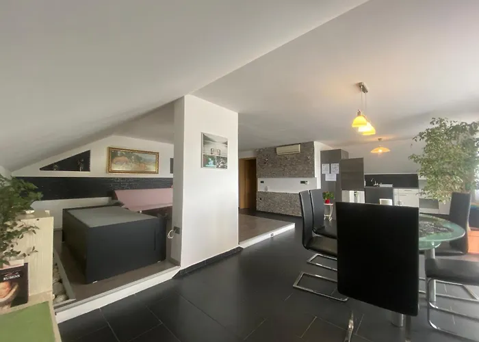 Countryside Agnes Sentjost nad Horjulom